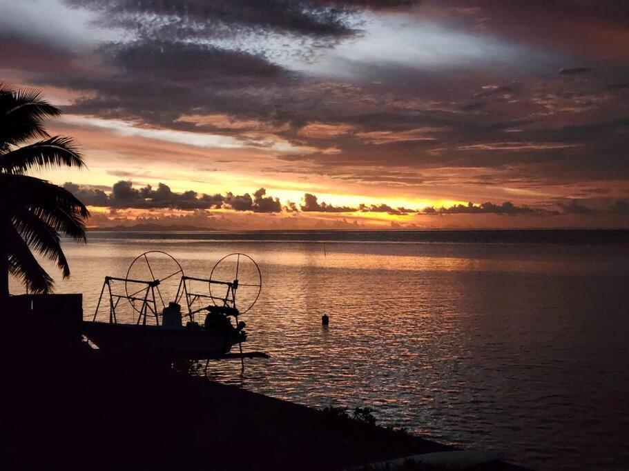 Duplex En Bord De Mer Fare Tahitea Pension Taputapuapea Exteriör bild