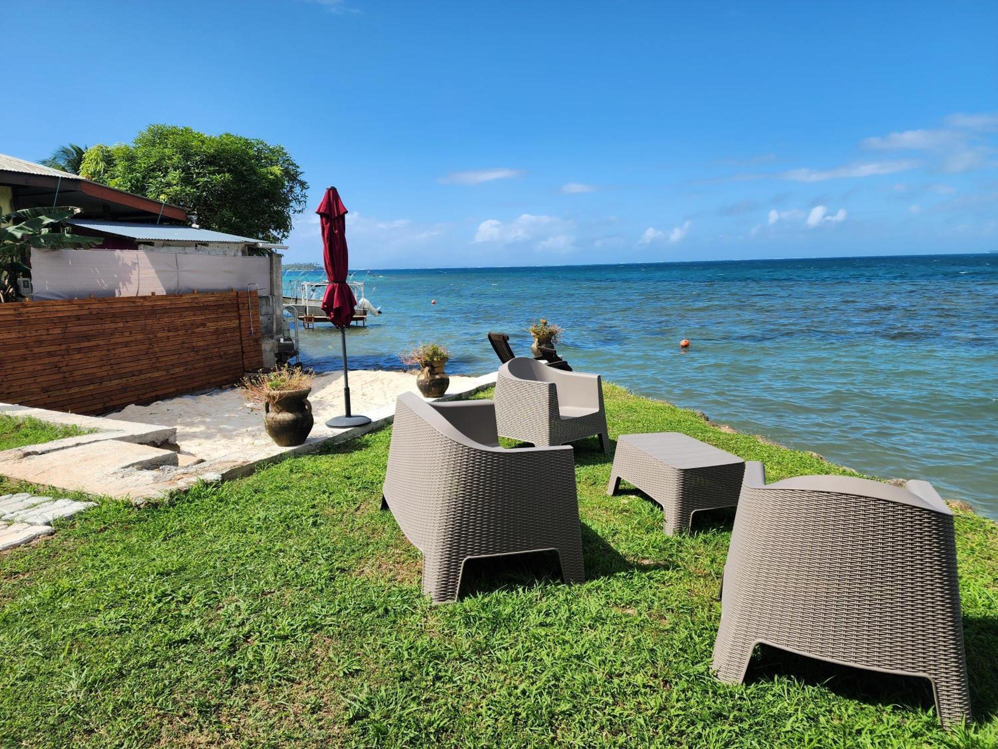 Duplex En Bord De Mer Fare Tahitea Pension Taputapuapea Exteriör bild
